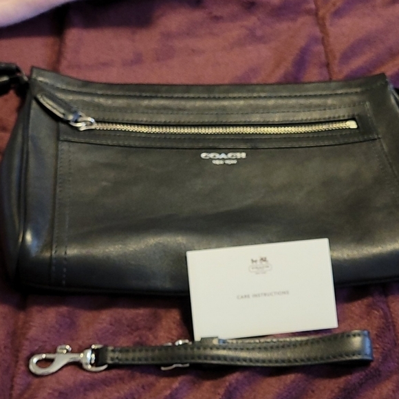 Coach black smooth leather wristlet/ clutch authentic - Picture 1 of 12